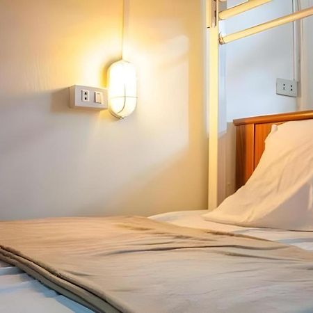 בנגקוק Kamin Bird Hostel מראה חיצוני תמונה