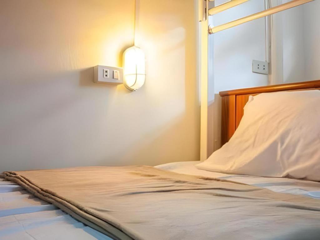 בנגקוק Kamin Bird Hostel מראה חיצוני תמונה